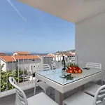 Strada Apartman