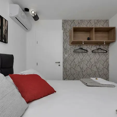 Strada Apartament *